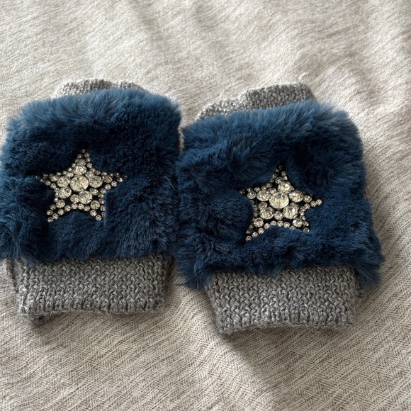 jocelyn Accessories - Jocelyn Gray and Blue Star Mittens